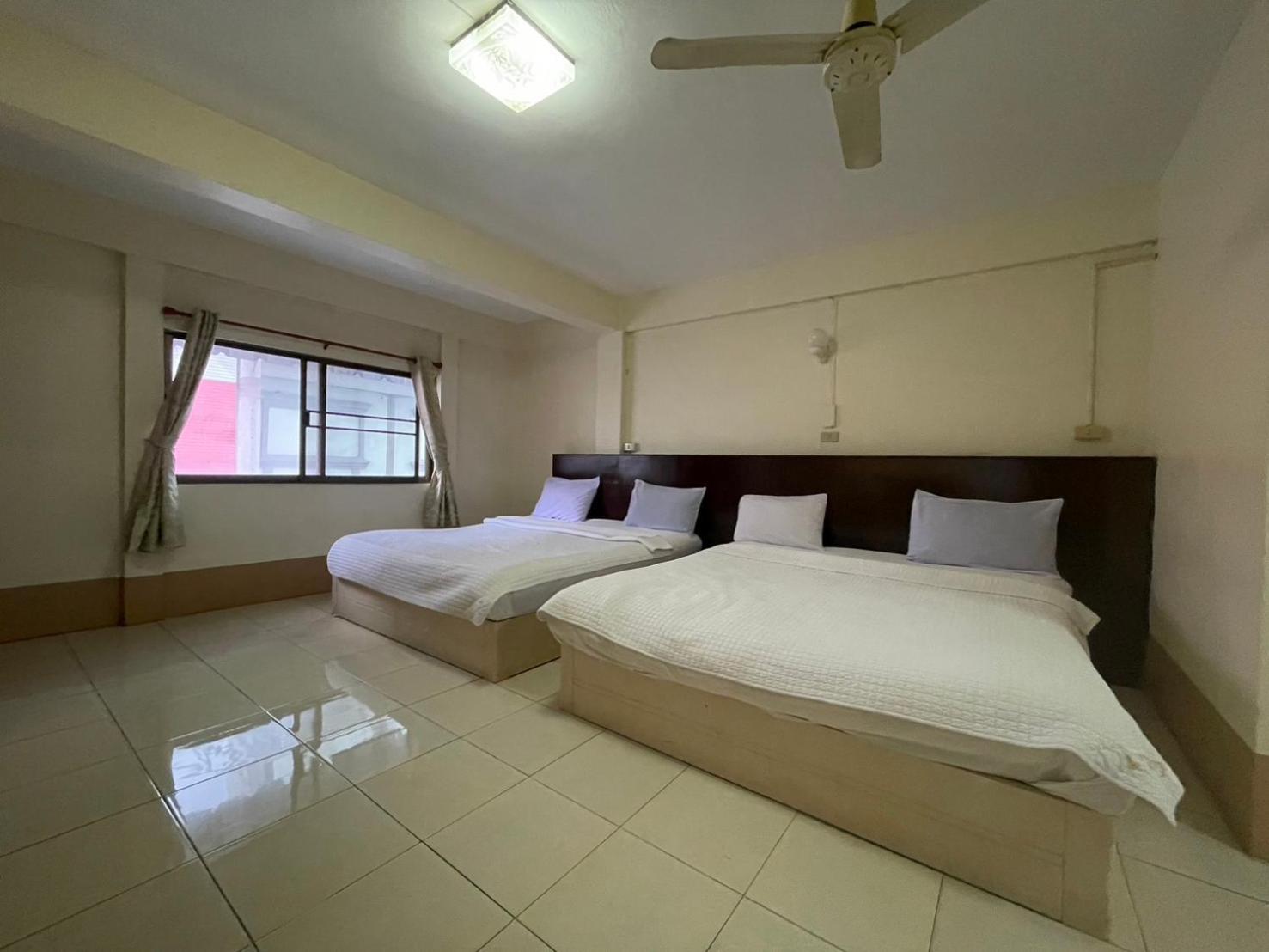 Oyo 75494 President Apartment Pattaya Exterior foto