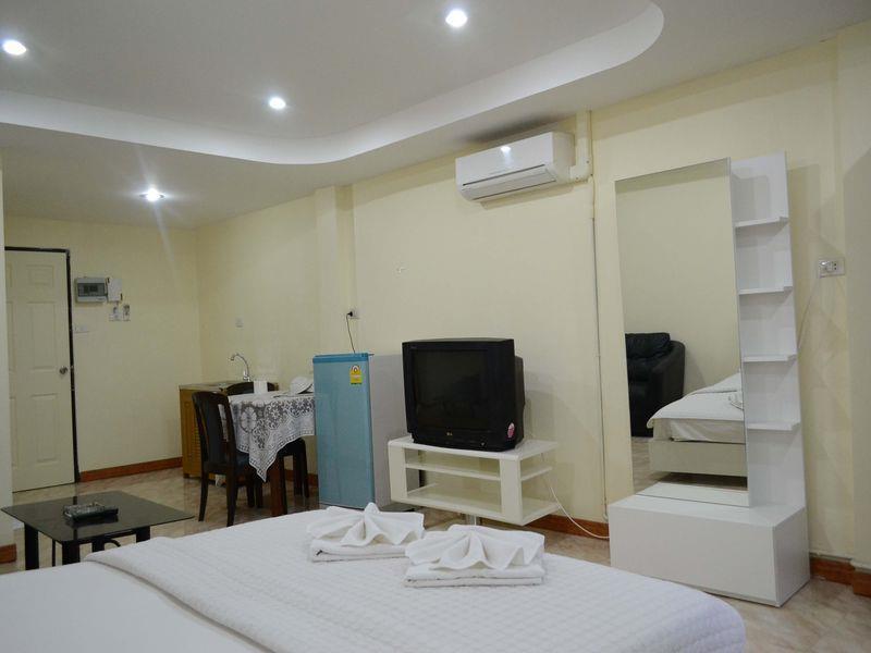 Oyo 75494 President Apartment Pattaya Exterior foto